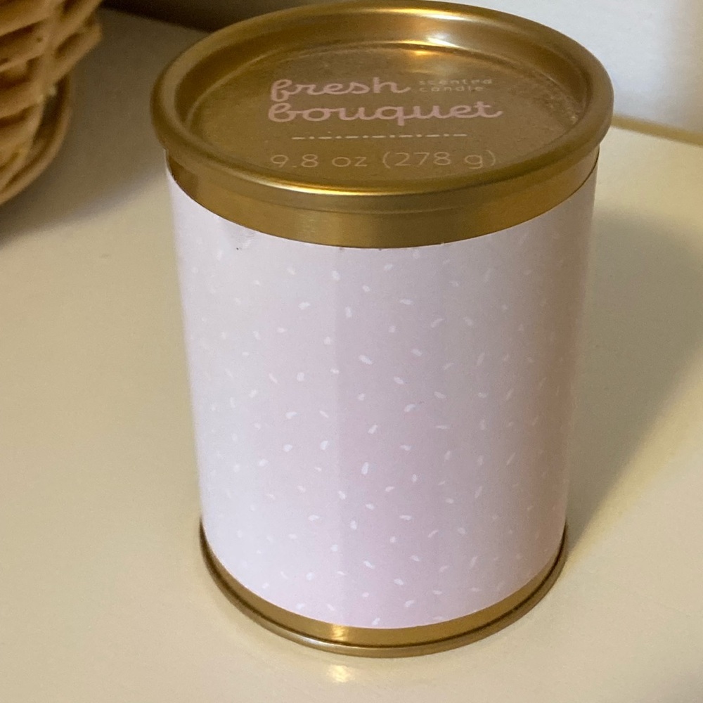 Floral scented candle. New, not used.
